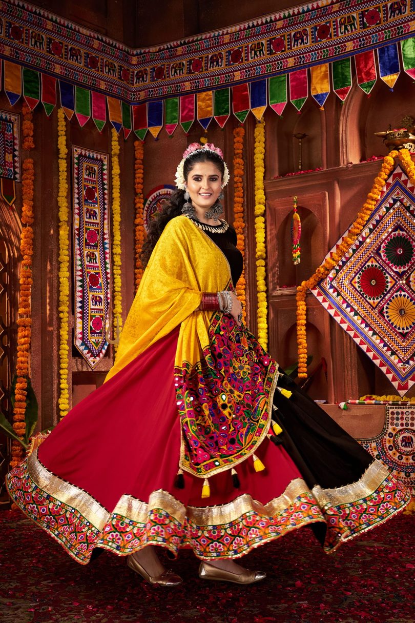 Rangtaari Chaniya Choli – Multi-Color Mirror & Kutchi Work Set
