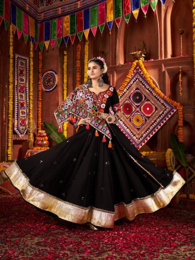 Zaariyaa Chaniya Choli – Black Kutchi Mirror Work Set