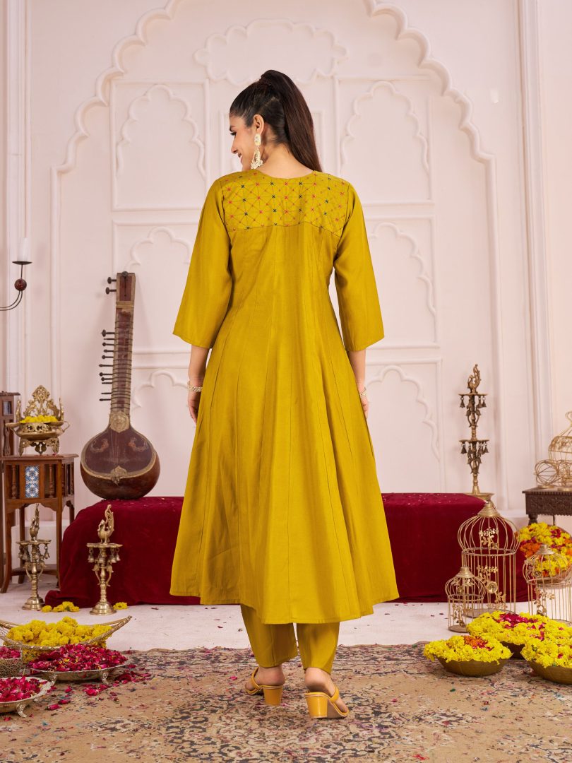 Premium Two-Tone Roman Silk Embroidery Set - Image 11