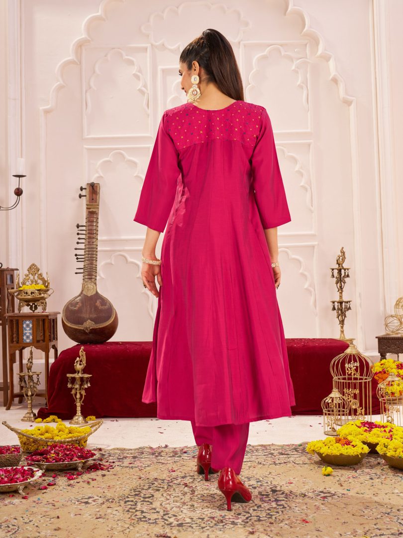 Premium Two-Tone Roman Silk Embroidery Set - Image 8